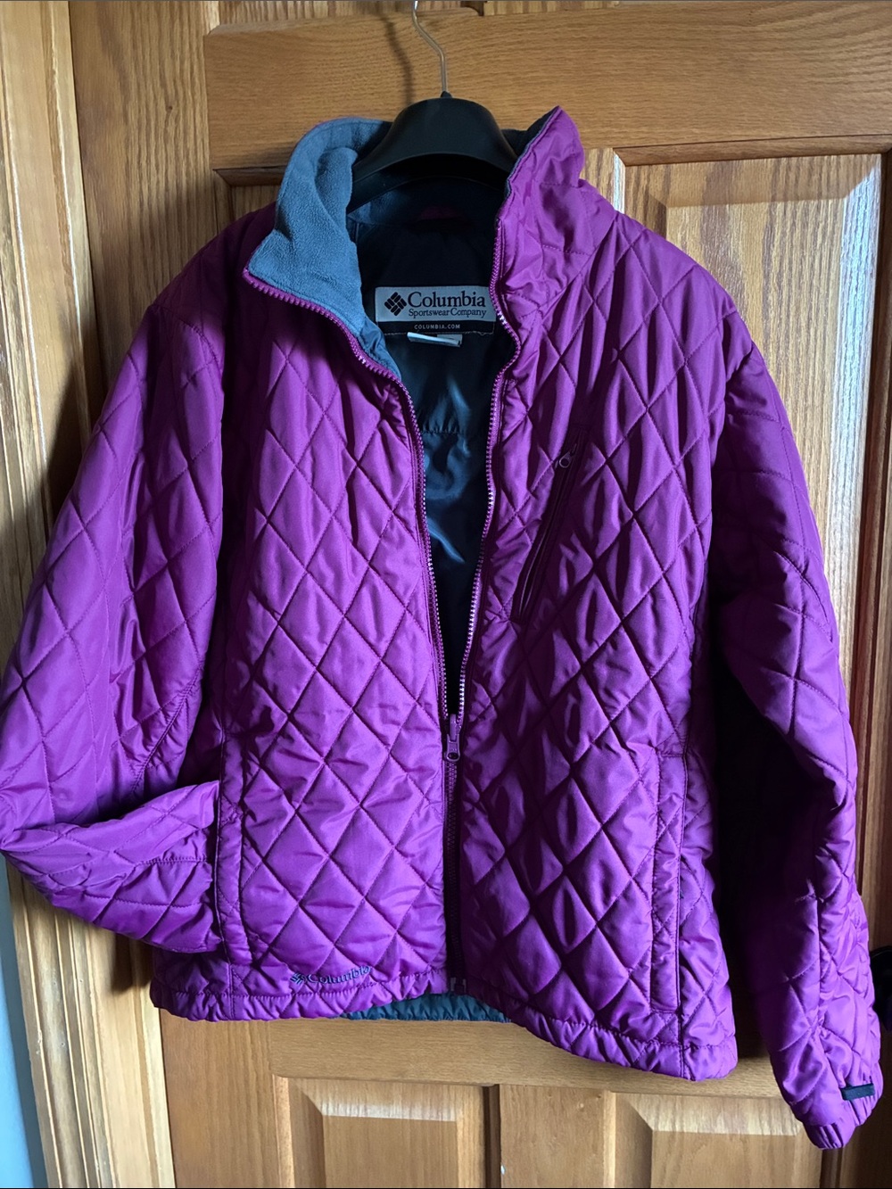 Columbia Women's Quilted Puffer Jacket berry with Gray Lining